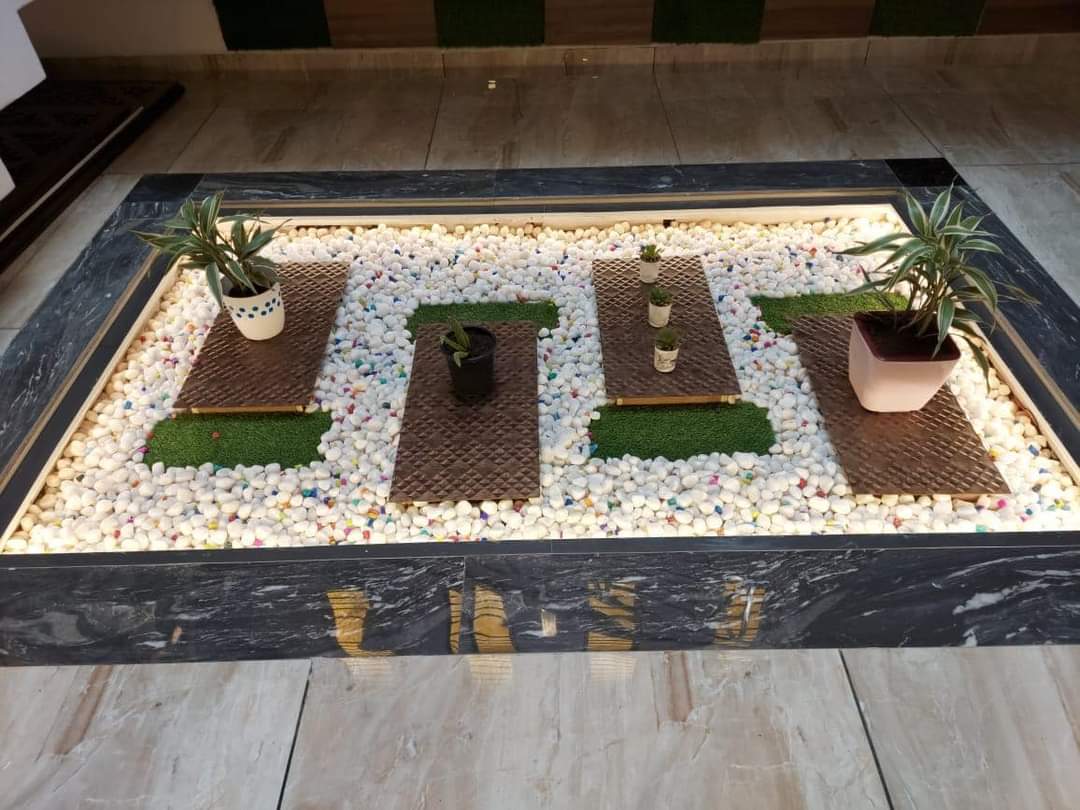 Texture feature wall entrance